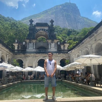 o eu de hoje não é o eu de ontem, então desconsidere…