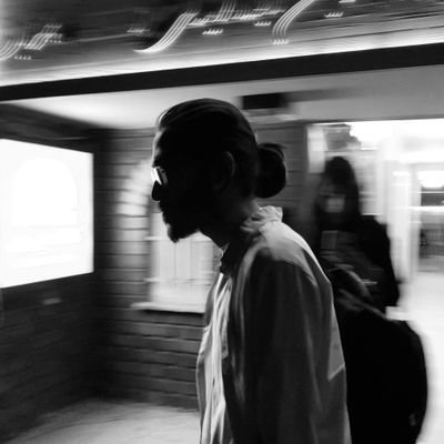 DarkLifeOfHope's profile picture. من یه نجات یافته از هزار...