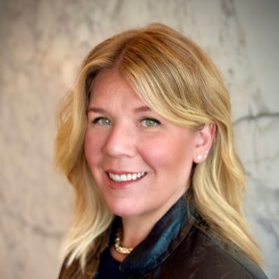 etdunlop's profile picture. I am a PR professional in the Bay Area. I am music addict and pop culture fanatic in my spare time. The sound of a cork popping makes me smile.