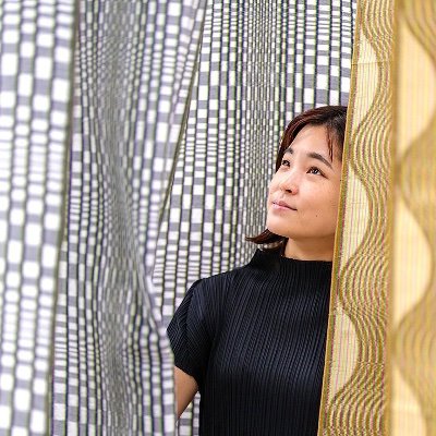 テキスタイルデザイナー/多摩美テキスタイル専攻講師。2021年までイッセイミヤケにてテキスタイルデザインを担当。 日本各地に受け継がれてきたテキスタイルの魅力を再発見できるようなデザインしています。オンラインストアhttps://t.co/ZgidoRqWgL