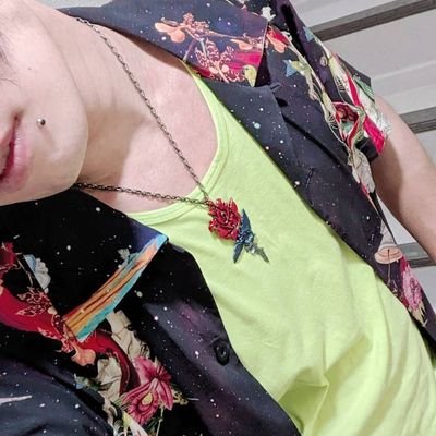 コリラックマ、カメ、DevilMayCry、ゾイド、ガメラ、ミリタリー大好き☆
ガンダムはやかましいガノタの影響で好きじゃないです。　　
シルバーアクセ作ります。
絵が上手かったらエロ漫画家になりたかった人生
あと、奇数が大嫌いです。
