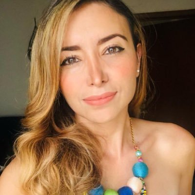 Periodista. Maestrante en Administración. Trabajadora, mamá y mujer de hogar.