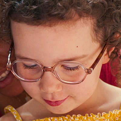 カンヌ国際映画祭〈批評家週間〉オープニング作品✨『燃ゆる女の肖像』Lilies Films製作|故郷へ帰ってしまった大好きなナニー(乳母)を追いかけて、6歳の少女はパリからアフリカの島国へ――🏖️🐋 #クレオの夏休み