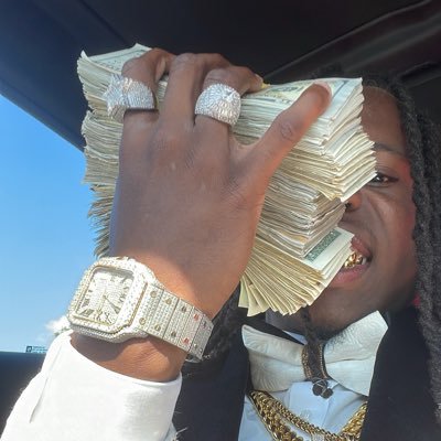 saxkchaserj23's profile picture. y’all fav dreadhead🙃