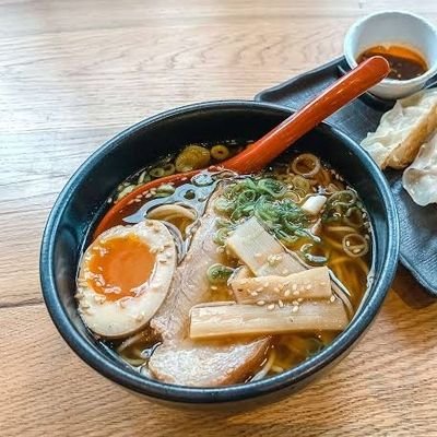 私は料理🍲と旅行🌎を愛する女性です。
 フリータイムには本を読んだり遊んでみたいです💯👌
 フォローフォロー👍
 何かフォローすみません😊