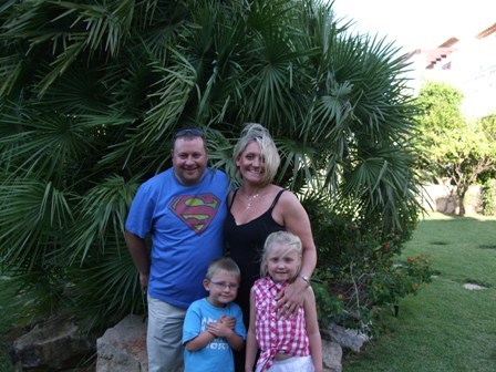 football loving family man that enjoys a pint or 2 and watching LUFC