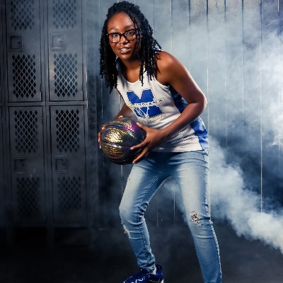 Soraya Jefferson: HS senior, college-bound baller, family enthusiast, and avid volunteer. Ready to make a difference on and off the court! 🏀📚👨‍👩‍👧‍👦