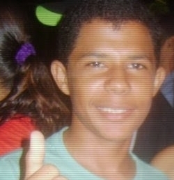 Sou um Garoto Feliz, Romantico, Engraçado, tenho 16 anos e etc .