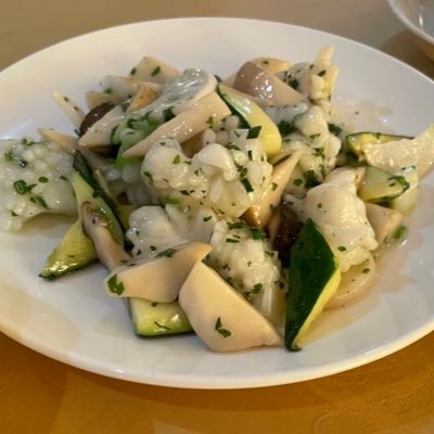 hamachiid's profile picture. |||||イカ🦑を好いてます|アイコンはイカの紫蘇炒め🦑ザッハトルテも好き