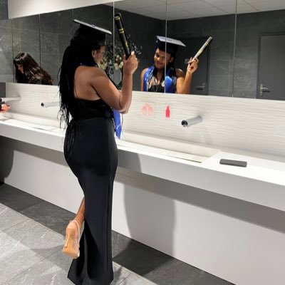 aurelievicky's profile picture. ✨Indomptablement du 237.✨ Benjamine CDI certifié à Ngoh  S.A. 😎  Smoothie d’Akom-Okola à base de Bulu accompagné d’ingrédients Eton. 🥰