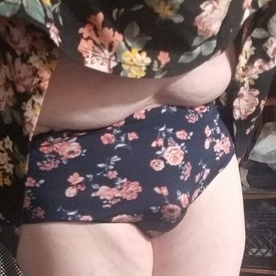 36 yr showing off my feminine side dm me or hit me up on telegram bootytoy63