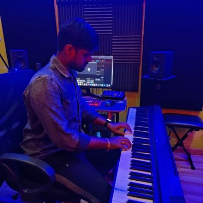 Music Producer,
Flautist,
Mixing and Mastering Engineer
DM for Queries - harishviswaks@gmail.com