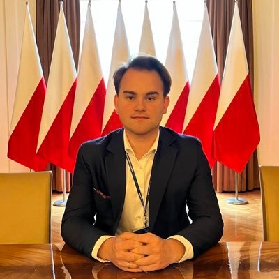 || Asystent Ministra-członka Rady Ministrów @MaciejBerek      || Sekretarz Dyrektora Departamentu Koordynacji Procesu Legislacyjnego- @PremierRP ||