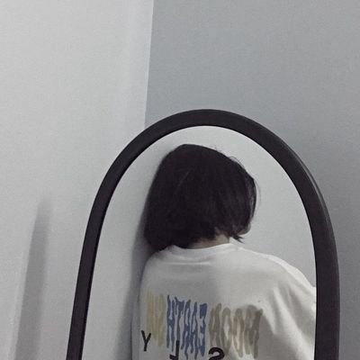 _Varshaaa25's profile picture. 