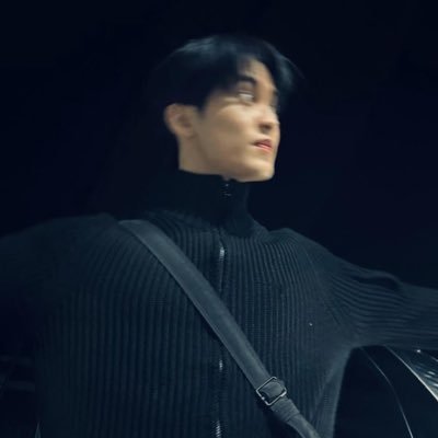 sunlitnoon's profile picture. 