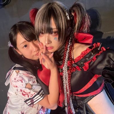 ひかりちゃん垢 KILLTMELTLAND P-SAMA @Pikarin_shiina 全ﾃﾉ愛ｦ貴方ﾆ。ﾄﾞﾛﾄﾞﾛﾉ重ｲ愛。 たまに病みます。コミュｵﾊﾞまつ毛が白と赤の人