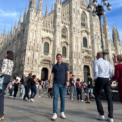 Graduado en Comunicación y Creación Audiovisual en la Universidad de Salamanca // Máster Especializado en Periodismo Deportivo en MARCA // Madrid