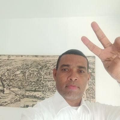 El Hombre que pone Corazón en lo que hace encuentra Soluciones donde normalmente los Perezoso e Indolente se dan por Vencidos.
Hay que luchar por nuestro pais,