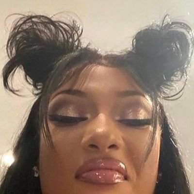 omg_viv's profile picture. :)