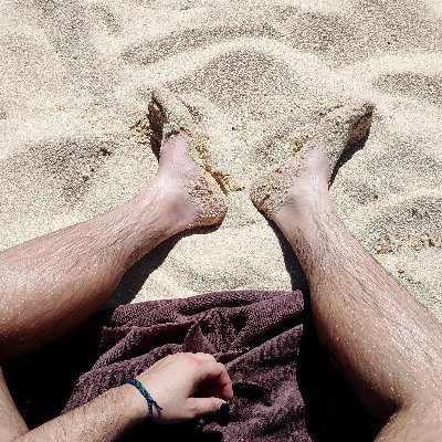 Transmasculino, Lingüista, fan de la historia, papá gato, poeta de a mentiritas.
//Pan FtM, Language & history nerd, cat dad, fake poet.
♋🏳️⚧️👽
Eng/Esp/Fr