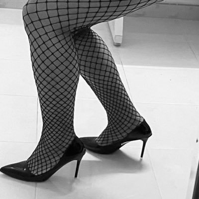 Straight, crossdresser, masochist. Looking for A Dynamic, Play Partner, Mistress, Mentor / Teacher, Community, Events.