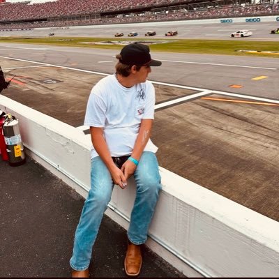 Avid NASCAR Enthusiast and Alabama fan! Follow me on instagram @samcole20_ !