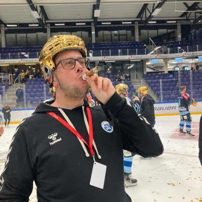 DrLykkeberg's profile picture. en moræneål! …kigger og reposter