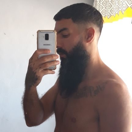 Holistic massage therapist 💫🙌🏽💫
Football player⚽️
Bdsm lover 😈
Dom kinky Wolf 🐺
