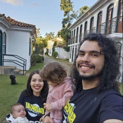 Casado apaixonado pela minha família
Pai de duas meninas 
E uma menina autista🧩
Cristão e cruzeirense 
De direita 🙏