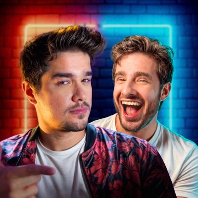 Nando e Lucas, o casal mais apaixonado do universo da voz, estão agora no YouTube para revelar todos os babados dos bastidores do mundo da dublagem.