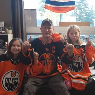 lifetime Oilers fan. Father of 6 daughter.