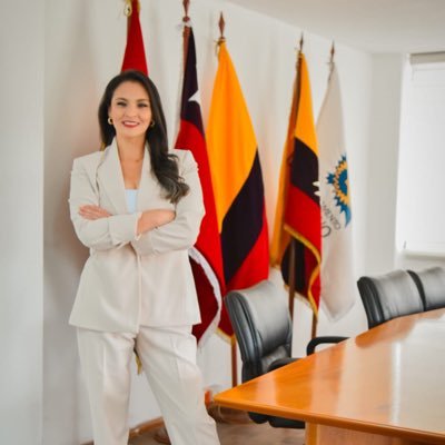 Riobambeña, Periodista, Parlamento Andino Ecuador