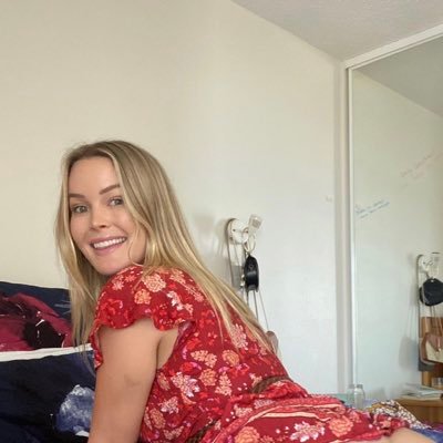 Veronic98899360's profile picture. 