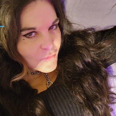 Hello, My name is Scarlett..Ive decided to try my hand at this online modeling with an interest in Bondage and other related topics and just kinky and spooky