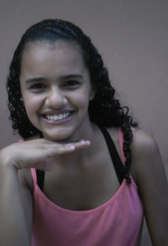 KarinadaSilva32's profile picture. Os ventos que as vezes tiram algo que amamos, são os mesmos que trazem algo que aprendemos a amar.. Por isso não devemos chorar pelo que nos foi tirado e sim,