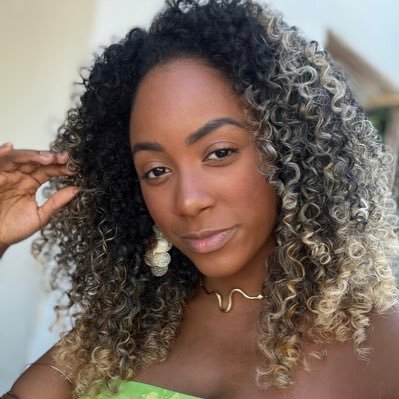 preta, bonita, inteligente, chata, engraçada, maluca e mamãe da babyZ!
FOGO NOS RACISTAS ✊🏾🔥