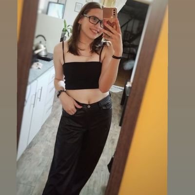 •Al revés del mundo yo sigo mi rumbo, buscando mi propia salida•
Ariana♈