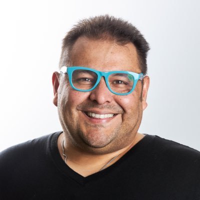 Hablo y escribo, fotografío, grabo, amo, diseño y creo |UX/UI architect | comms | creative services | Posting on IG as @LuisV8