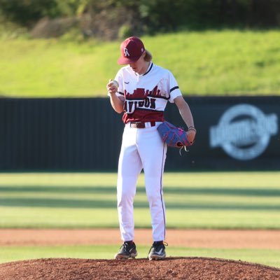 Davidson Academy 27’ | @TristarBB 15u | 5’10 | 140 lbs | OF/RHP | 3.95 GPA |