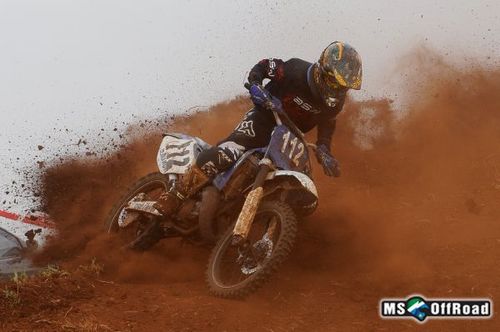 sou um cara cheios de novidades praticos esporte como motocross amo esse esporte!!