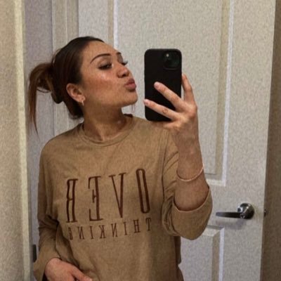 25/IG:Zenrosalia1017 Songwriter/Artist Tik Tok: Zenrosalia1017