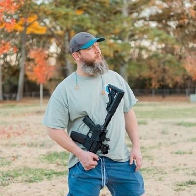 thatguykneel's profile picture. Human.