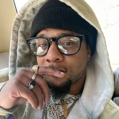 BigSav0831's profile picture. Bag Mover