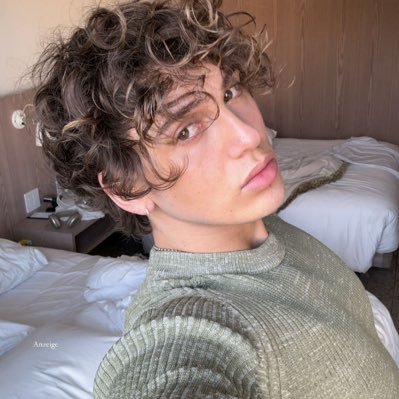 Austinmarsss's profile picture. Absolute Himbo and Golden Retriever, College student and Model, Vers Bottom. His tits are the best pillows