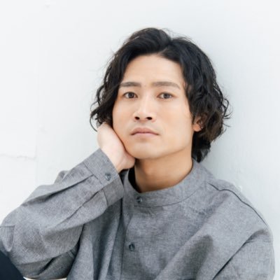 29歳 立命館大法学部→文学座研究所58期卒→有限会社シュビドゥバー /舞台「M」主演/テレビ朝日 暴太郎戦隊ドンブラザーズ シロクマ宅配便 石川 /舞台 「卒業」ゴルゴ役/舞台「犬の刺客」駅前劇場/電動夏子安置システム「デスゲーム工務店」赤坂RED/THEATER