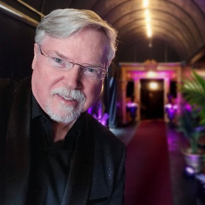 California based Magician. Performs 300 shows per year all across the US. Private Parties to Large Illusions, Close-up to Mentalism. For bookings: 661.809.4826