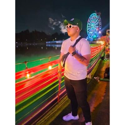 Comunicación social, periodista en Punto Firme Music, descomplicado, simplemente digo lo que pienso.😟
Creo en Dios y en millos, fin💙