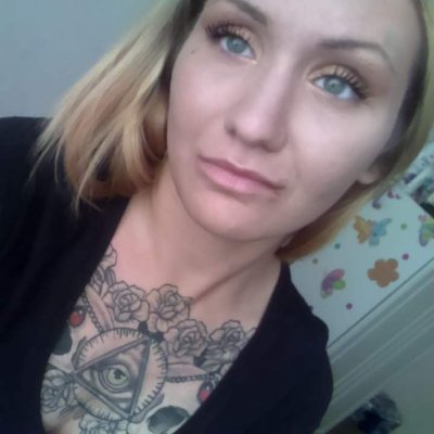 I'm a 25 year old female trying to become hella rich 💋🤑💲 Pathetic/Lonely men & women send me money NOW. https://t.co/vwHl5VTDM0