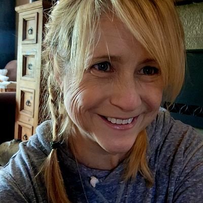 WendyBr77428471's profile picture. I was socially distancing before it was cool. Mum, nurse, proud Bullocks member! 🐾📚🇨🇦🇬🇧🧩🌻🩺💉💙