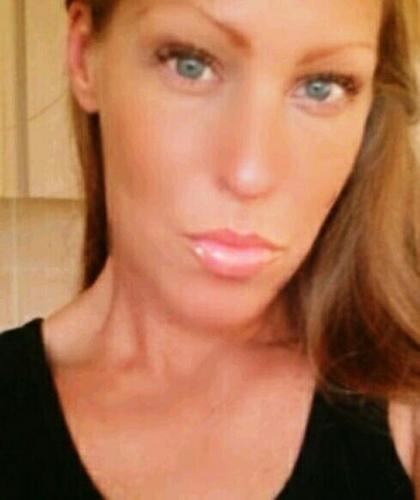 Model and Self-Employed Spray Tanning Artist to the stars. If its not Funny i dont wona know